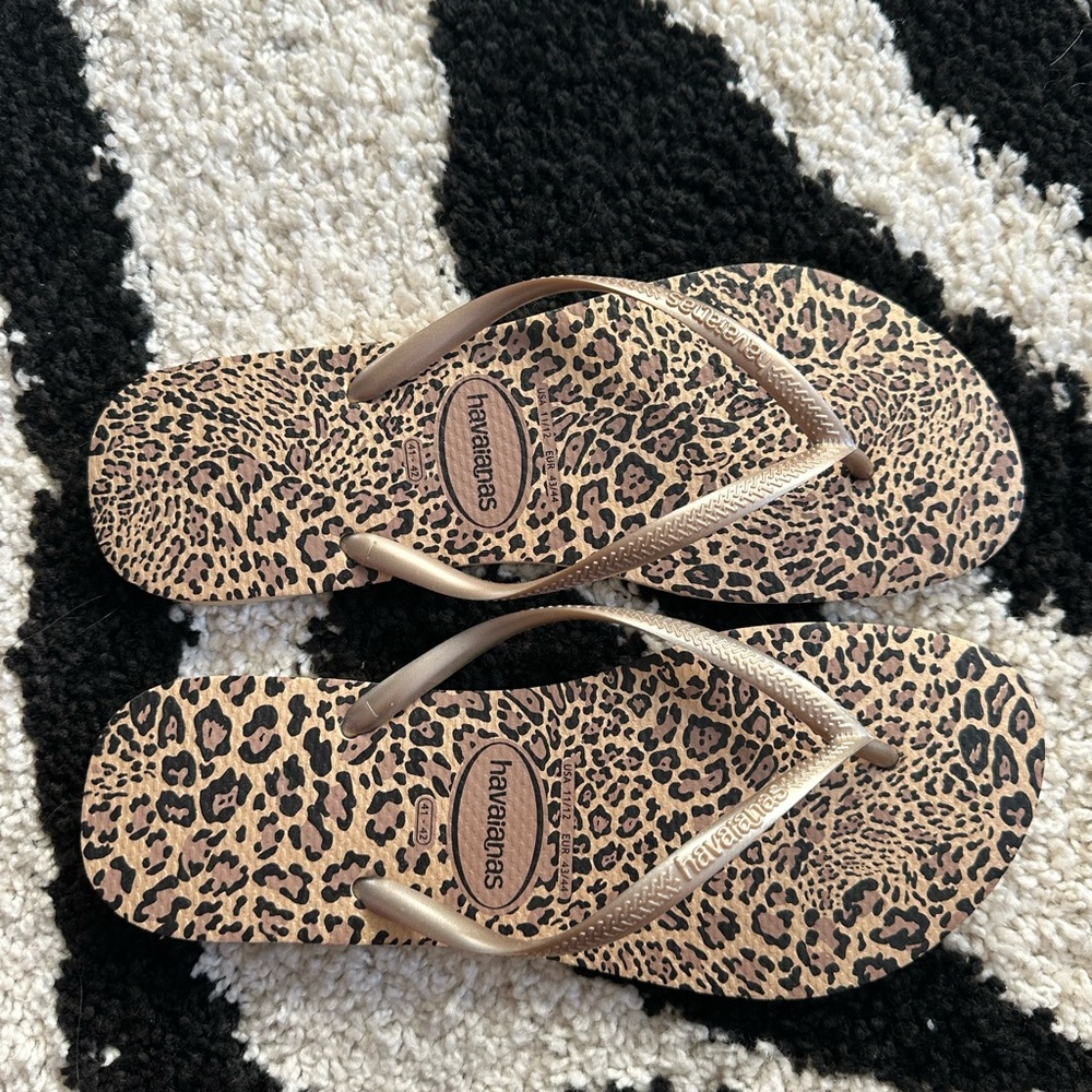 Cheetah havaiana flip flops